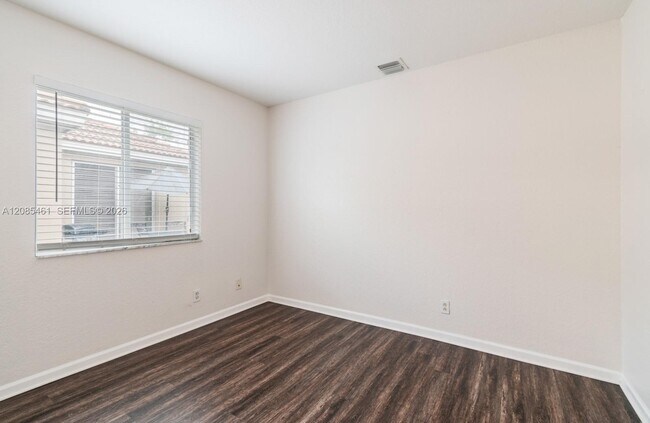 Building Photo - 1211 Golden Cane Dr
