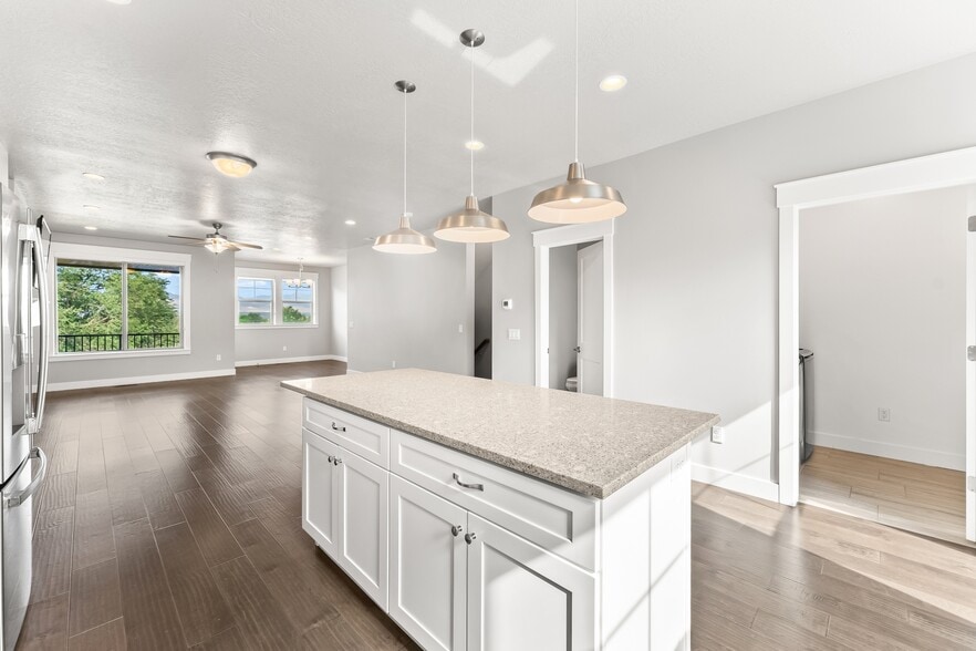 Building Photo - 10374 S Sage Canal Way