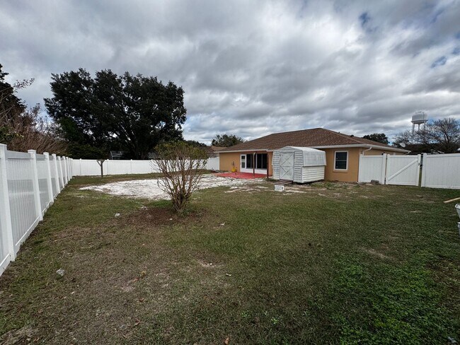 Building Photo - Beautifully Maintained 3BR/2BA Home with Fenced Yard & Sunroom in Ocala