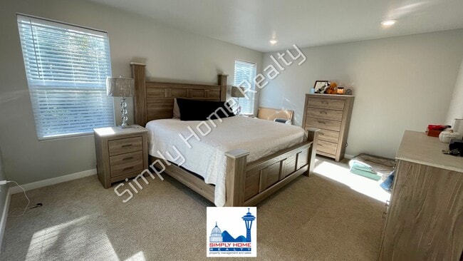 Building Photo - Step into the luxurious comfort of your dream home!