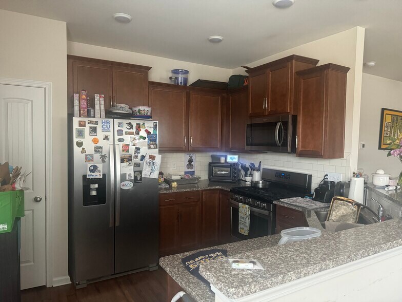 Kitchen - 1035 Laceflower Dr
