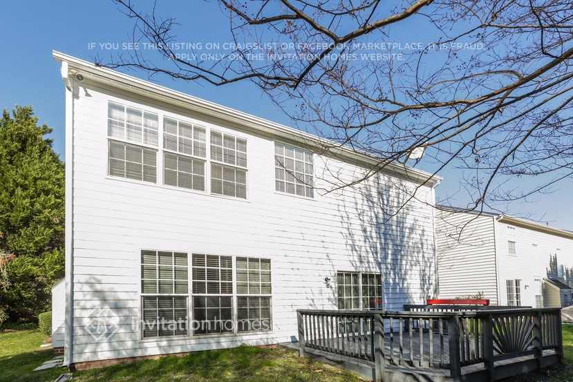 Building Photo - 5519 Bentgrass Run Dr