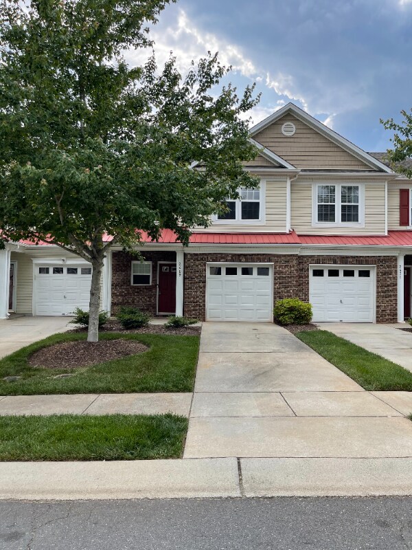 Building Photo - 2469 Redmayne Ln