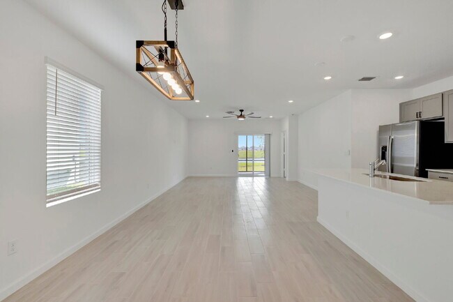 Building Photo - Luxurious Living: Spacious 5-Bedroom Home with Scenic Views in Port Saint Lucie!