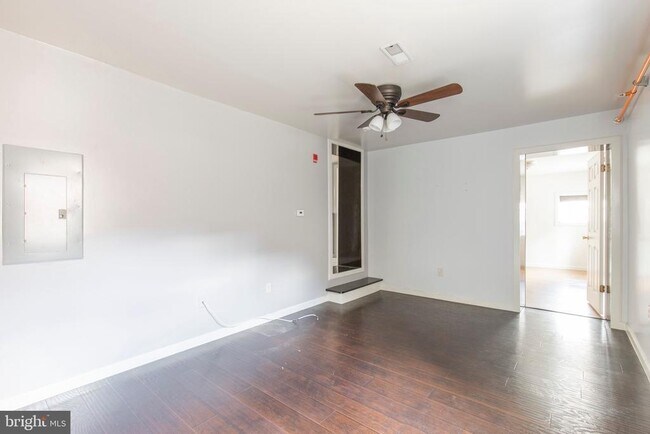 Building Photo - 507 W Girard Ave