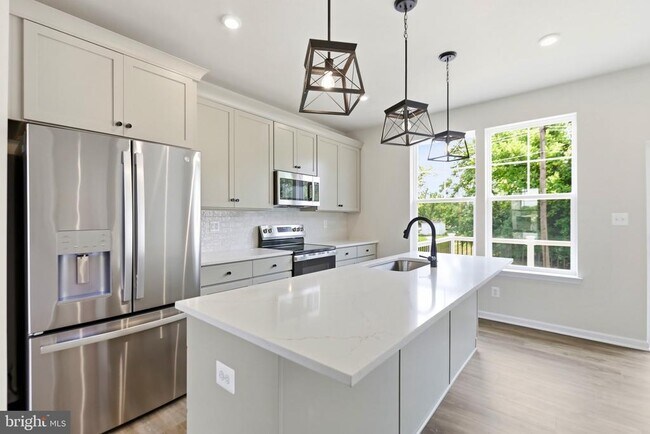 Building Photo - 241 Monteith Dr