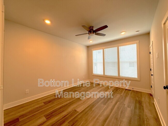 Building Photo - 627 W Tremont Ave
