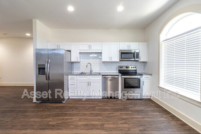 Building Photo - 1110 Franck St