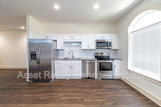 Building Photo - 1120 Franck St