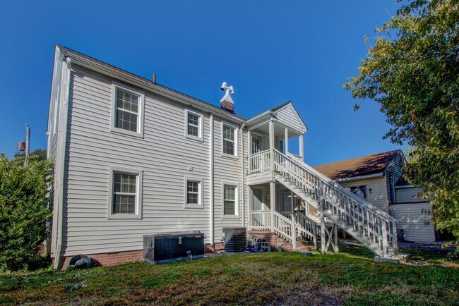 Building Photo - 1135 Jackson Ave