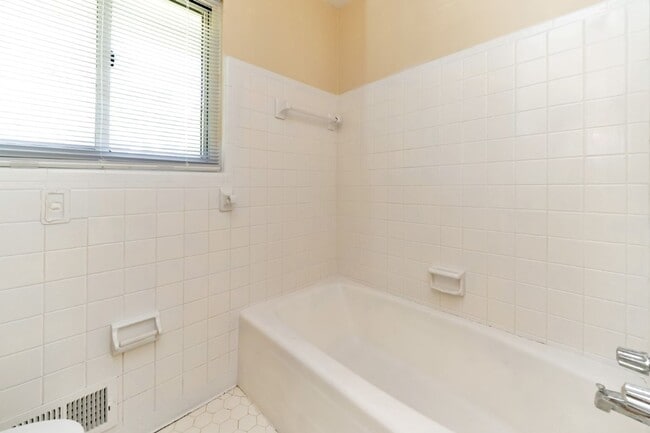 Building Photo - Available Now! Spacious 3BR/2BA with Luxurious Touches!