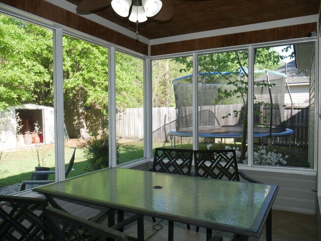 Building Photo - 4 bedroom home in Crestwood S/D