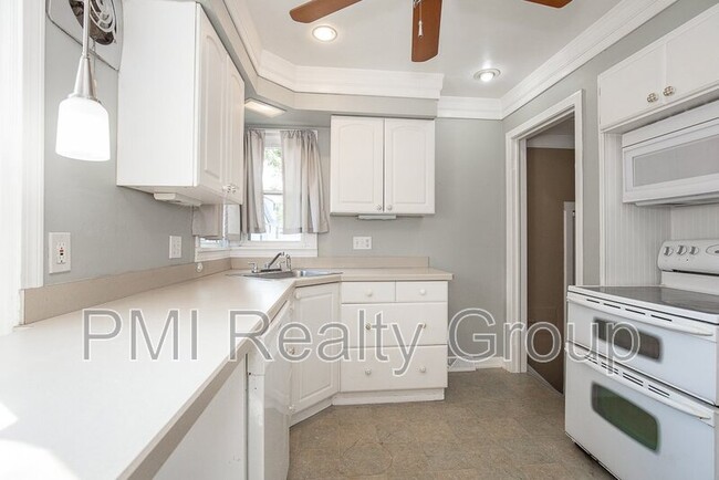 Building Photo - 1547 Sherbrook Rd