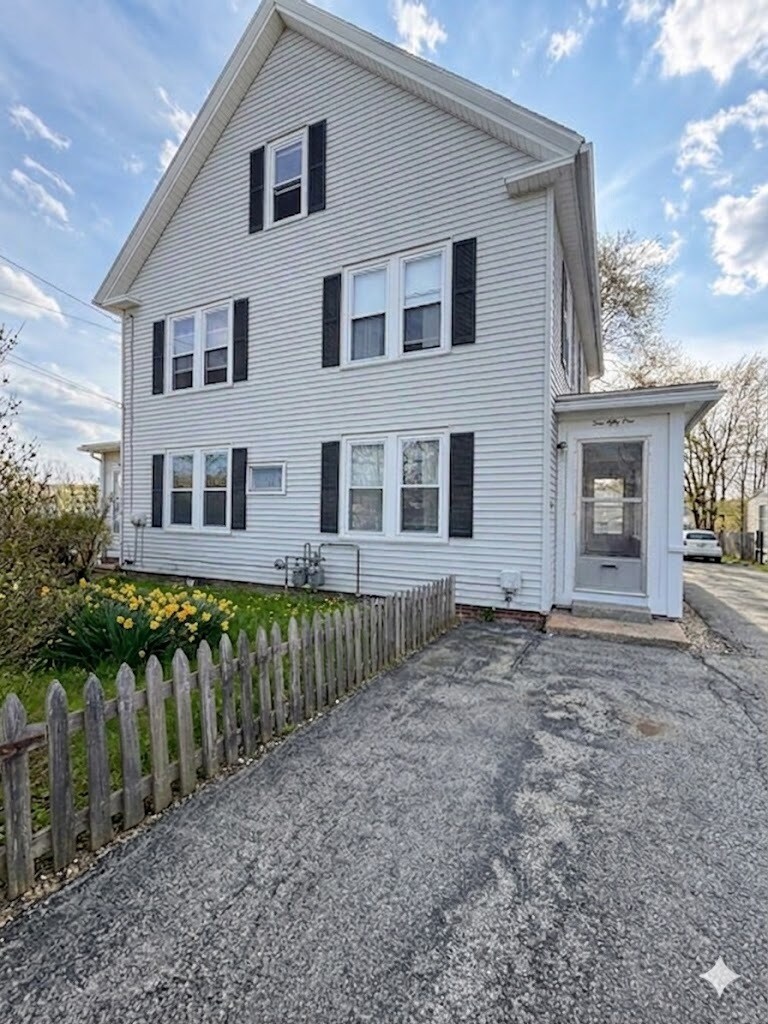Entrance - 251 Locust St