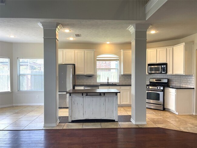Building Photo - 6411 Virginia Fields Dr