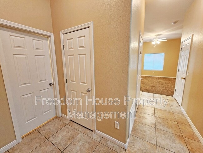 Building Photo - 1421 Star Rd