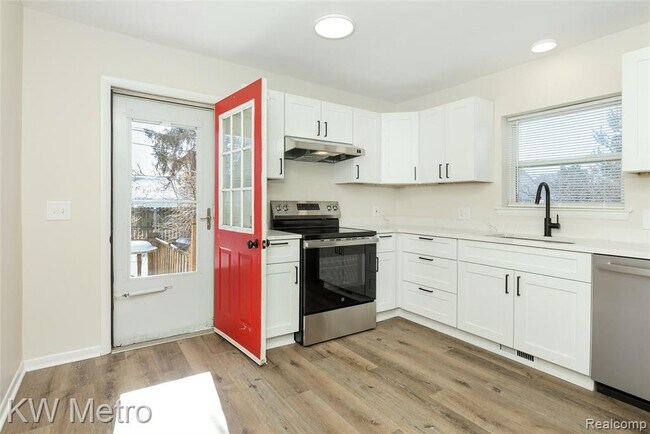 Building Photo - 2116 Garfield St