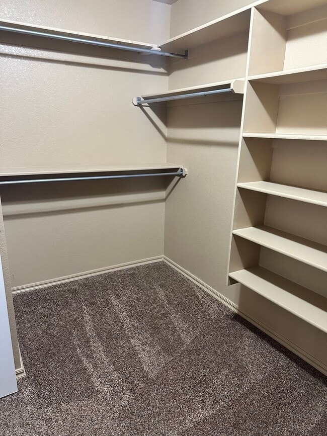 Building Photo - Beautiful home located in the Waterstone area! NO PETS!