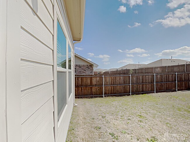 Building Photo - 747 Myrtle Ln