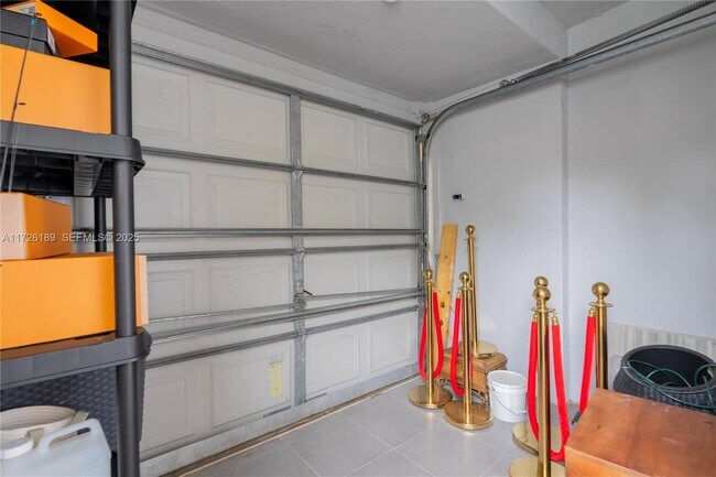 Building Photo - 1174 Garfield St