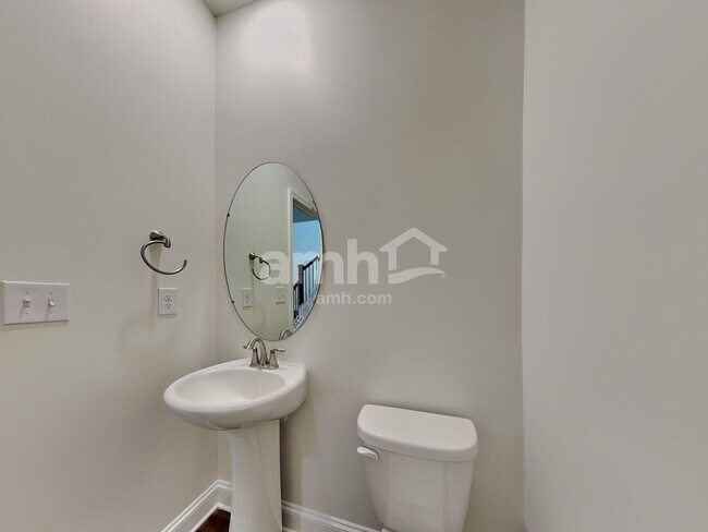 Building Photo - 606 Rivermist Dr