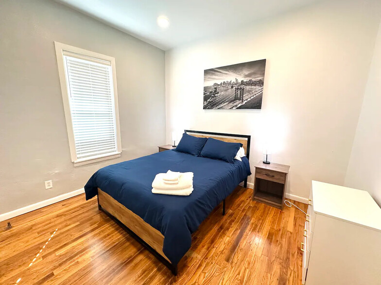 Bedroom - 1944 Arizona Ave