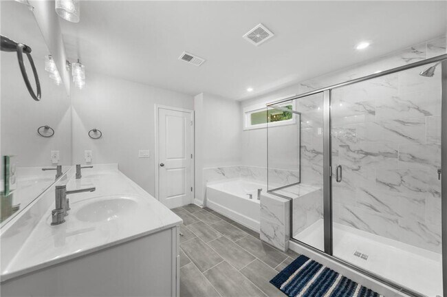 Building Photo - 96 Fairway Dr