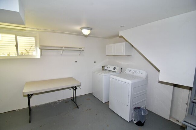 Building Photo - Large studio! Laundry room on site! Coming...