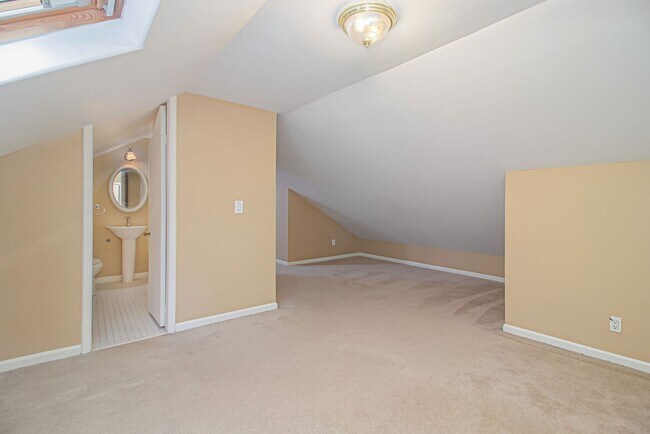 Building Photo - 3 bdrm, 2 bath home near Emory & CDC