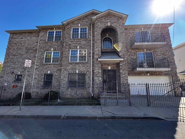 Building Photo - 90-92-92 W Kinney St