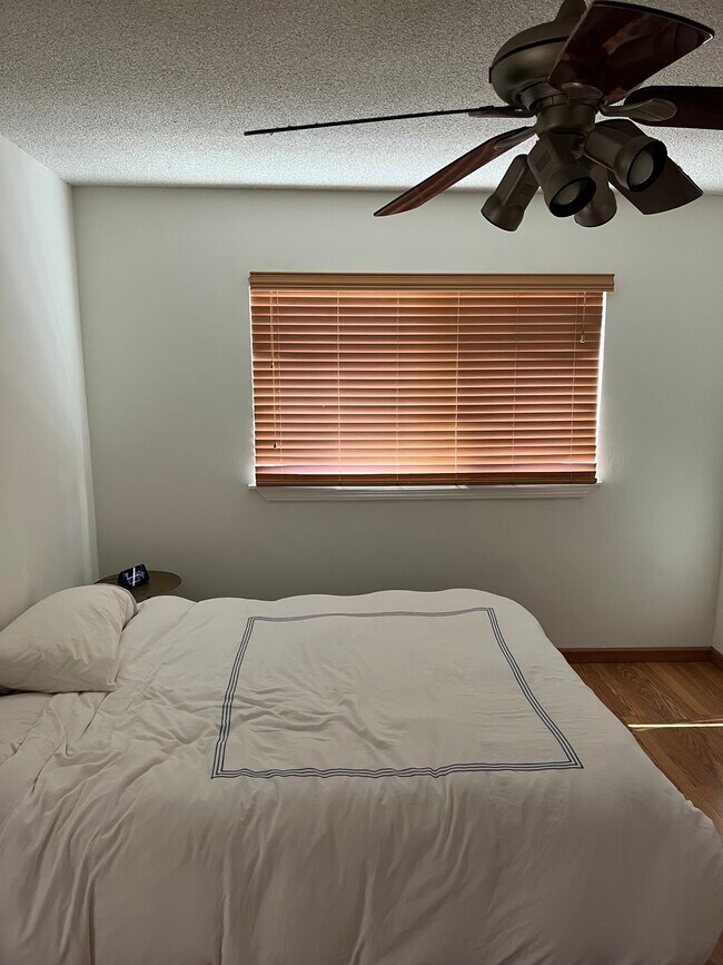 bedroom - 1640 Berkeley St