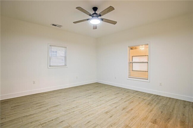 Building Photo - 1170 Niles Ave NW