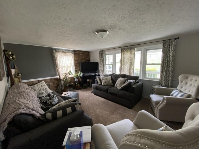 Building Photo - 510 Burns St