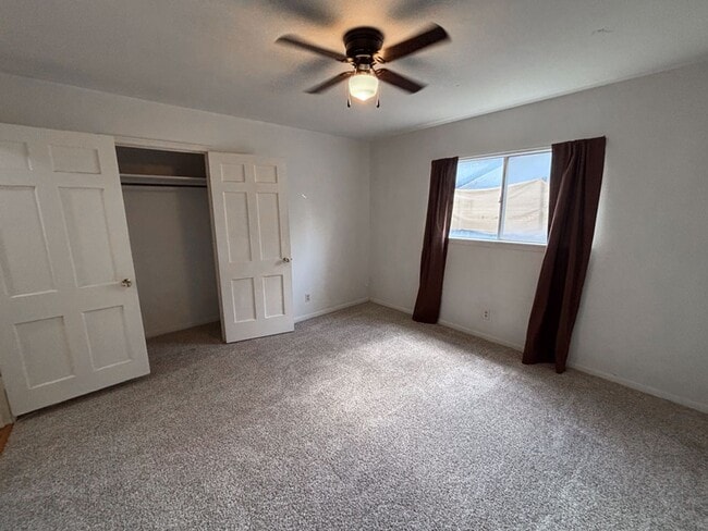 Building Photo - 2 bedroom/1 bath available for IMMEDIATE M...