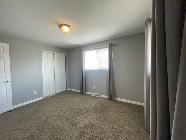 Building Photo - $0 DEPOSIT OPTION. LUXURY ARVADA RENTAL: U...