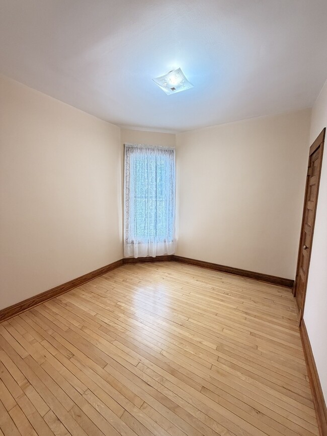 Building Photo - 2613 W Walton St