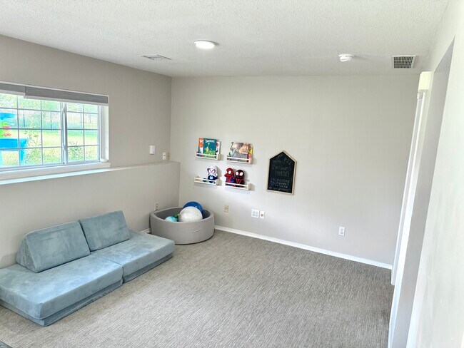 Building Photo - 421 Stoney Point Cir