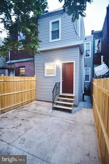 Building Photo - 943 E Schiller St