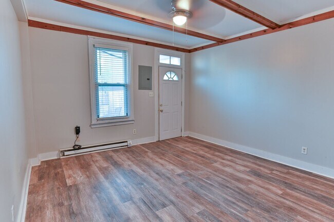 Building Photo - 426 1/2 Boas Street