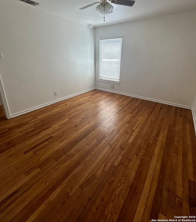 Building Photo - 355 Cresham Dr