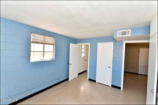 Building Photo - 8058 Gilbert Dr