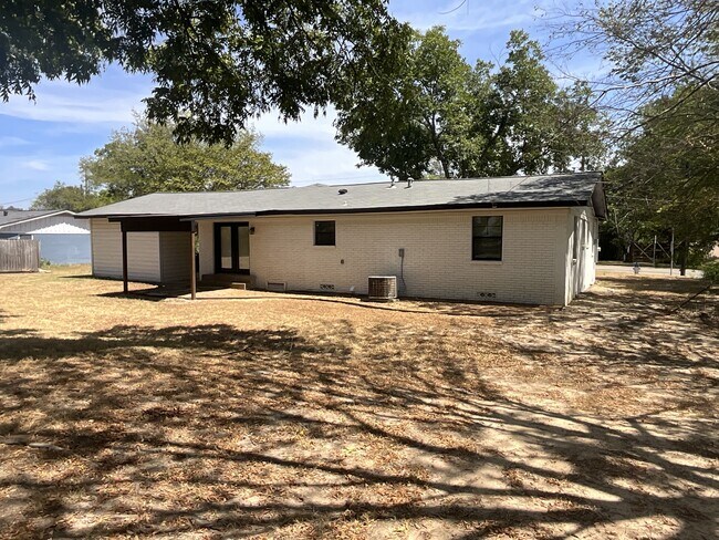 Building Photo - 261 Bois D Arc St