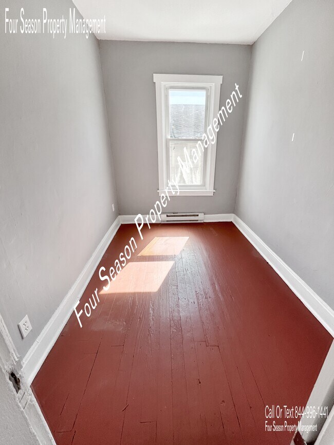Building Photo - 116-118 Elm St
