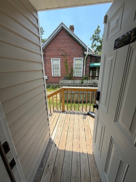 Building Photo - 302 Telfair St