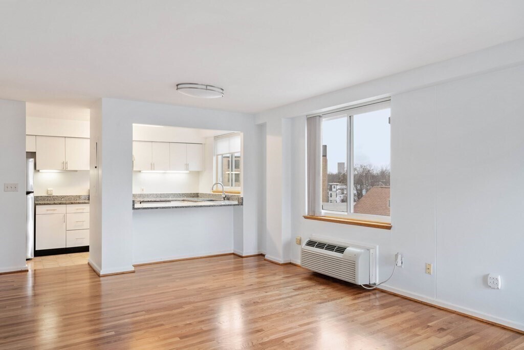 Building Photo - 332 Franklin St