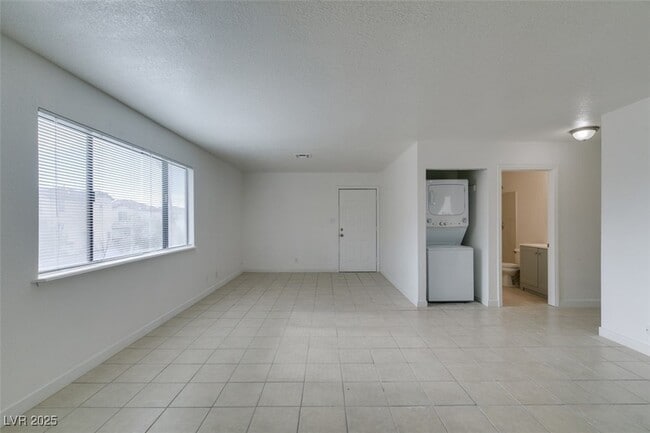 Building Photo - 6987 Mendon Ln