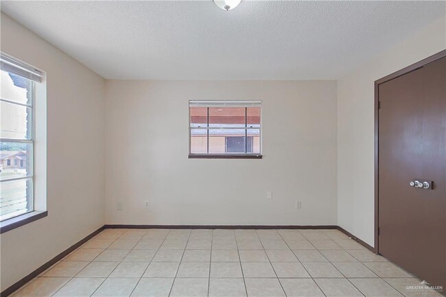 Building Photo - 1521 Nolana Ave