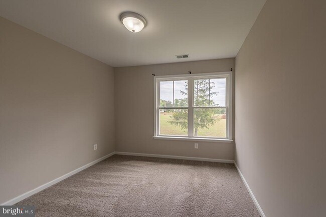 Building Photo - 102 Coralyrose Ct