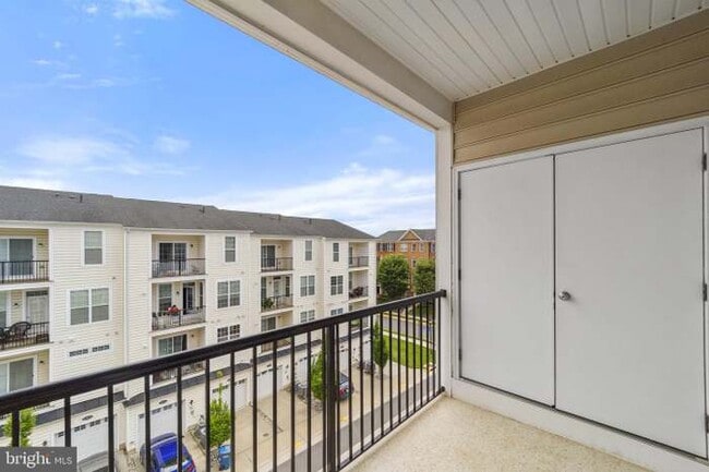 Building Photo - 43097 Thoroughfare Gap Terrace