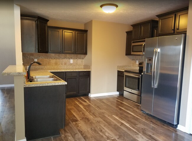 Building Photo - 501 Falkland Cir